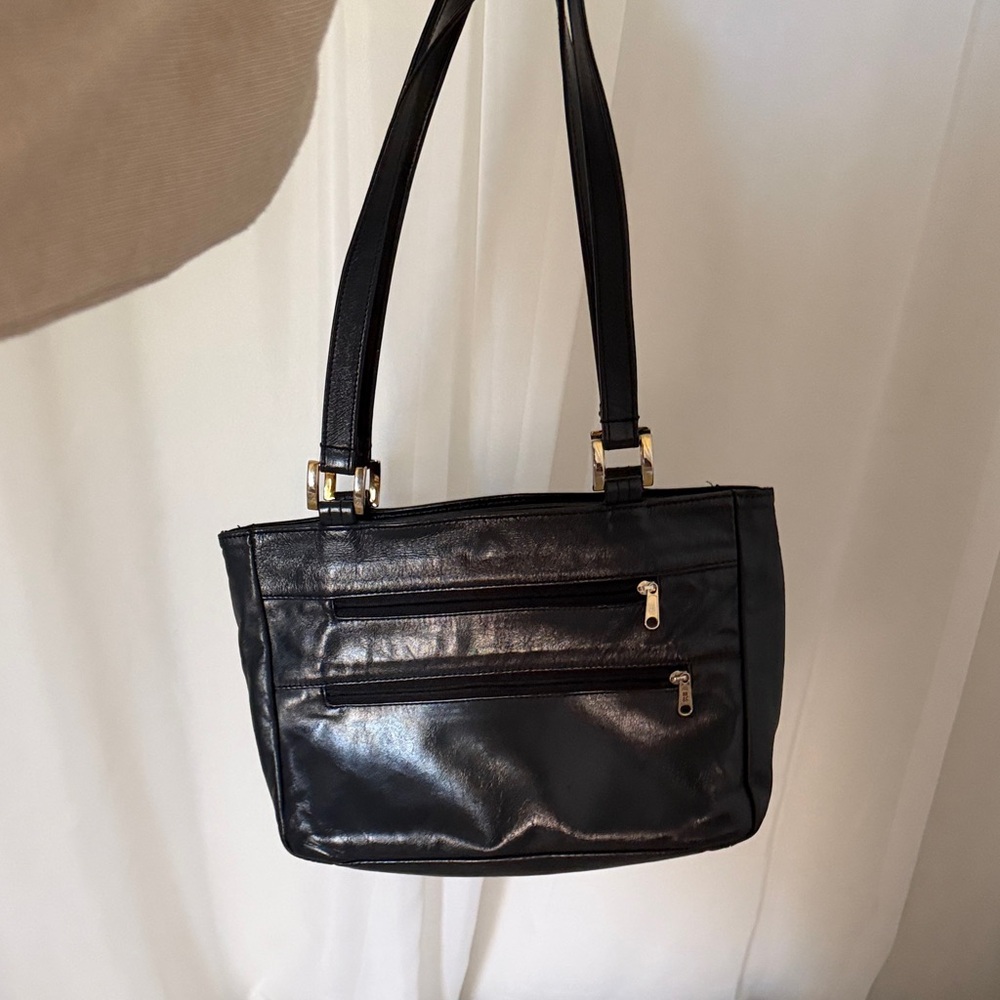 Elegant Black Leather Shoulder Bag